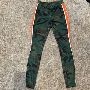 Pam & Gela Leggings camouflage and orange strip